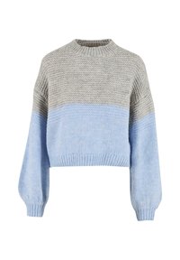 Kötött pulóver széles ujjaival, bordás mandzsettákkal és kerek nyakkivágással, világos szürke és babakék színblokkokkal.