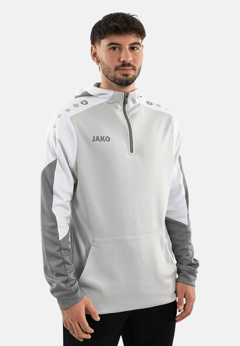 Pullover hoodie grigio chiaro con accenti bianchi e grigi, zip a quarto, tasca frontale e logo "JAKO" sul petto. Presenta bottoni sulle spalle.