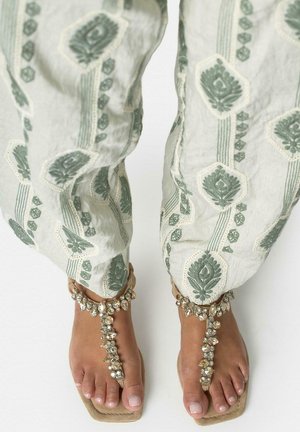 Alma en Pena, T-bar sandals - taupe