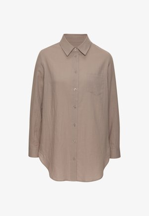 Langärmliges taupefarbenes Hemd mit Knöpfen, Kragen und Brusttasche, mit leicht zerknitterter Textur und abgerundetem Saum.