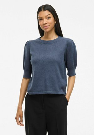 Pull en tricot à manches courtes de couleur bleu foncé, avec un col rond et un design à manches bouffantes, terminé par un ourlet léger.