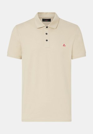 Polo beige a maniche corte con pattina a tre bottoni e piccolo logo rosso con tre puntini sul petto a sinistra.