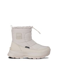 Valkoinen eristetty nilkkaboots, jossa on pehmeä kangas yläosa, joustava kaulus, vetotappi ja teksturoitu kumipohja, joka tarjoaa pitoa. Vedenpitävä muotoilu.