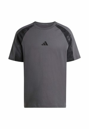 adidas Performance, CAMISETA DE MANGA CORTA CAMO - Camiseta estampada - grey six   multicolor