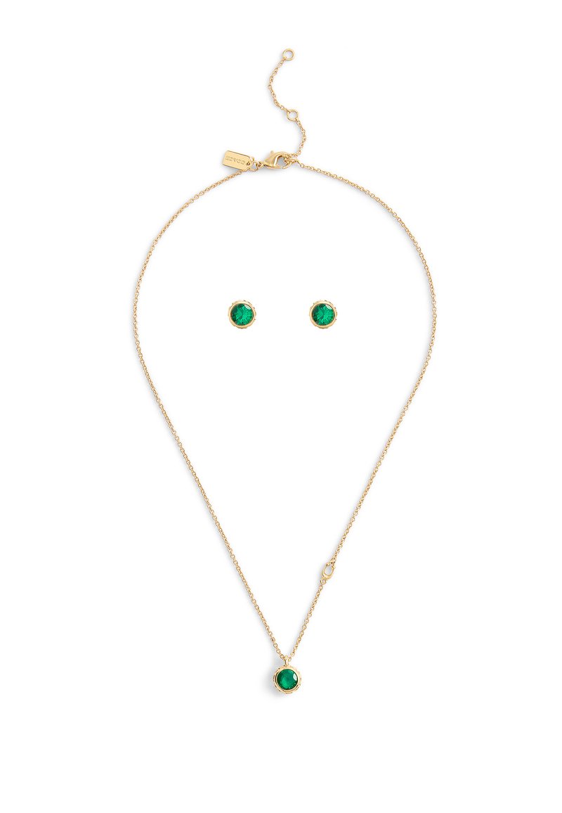 Guldpläterat halsband med en central grön ädelsten, kompletterat med matchande knoppörhängen med gröna stenar i scalloped inställningar.