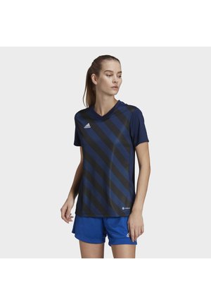 Marineblaues Sporttrikot mit diagonalen schwarzen Streifen, kurzen Ärmeln, V-Ausschnitt und Adidas-Logo, kombiniert mit blauen Shorts.