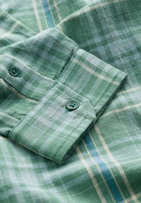 Seasalt Cornwall Camisa - green moss headland