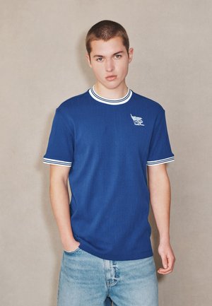 Next, REGULAR FIT - EDIT GRAPHIC RINGER  - T-shirt con stampa - blue