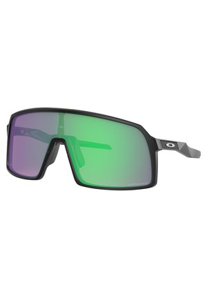 Occhiali da sole sportivi neri con grande montatura rettangolare e lenti sfumate verdi. Presentano la tecnologia prizm e dettagli testurizzati sui lati.