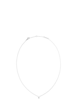 Delikatny srebrny naszyjnik z cienkim łańcuszkiem, z małym pojedynczym okrągłym przezroczystym kamieniem szlachetnym jako zawieszką oraz zapięciem typu karabińczyk.