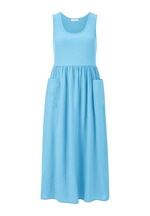 Robe midi bleu clair sans manches avec corsage côtelé, encolure arrondie, taille froncée et deux grandes poches plaquées avant.