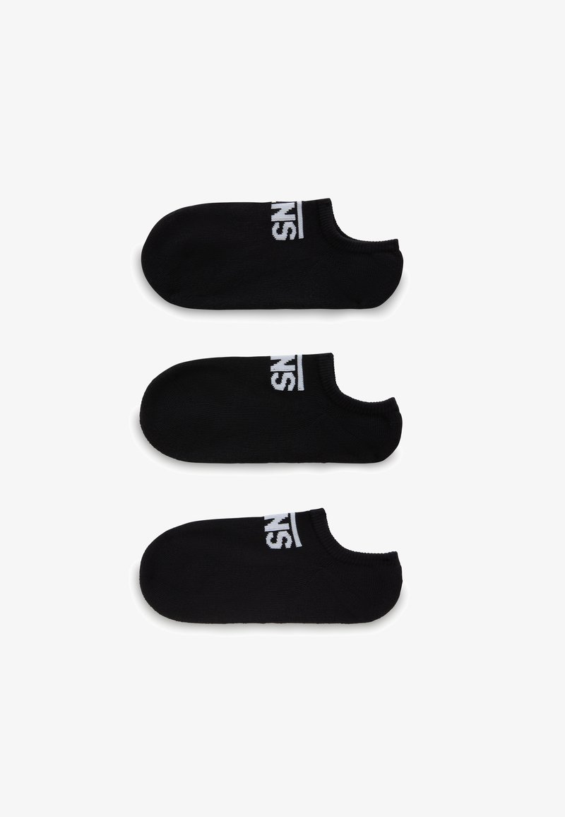 Chaussettes basses noires en coton avec logo blanc. Texture douce, orteil arrondi, design invisible. Trois paires empilées horizontalement.