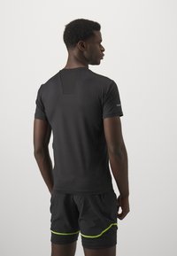 EA7 Emporio Armani VIGOR7 TEE - Sportiniai marškinėliai trumpomis rankovėmis - black