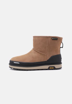 UGG, CLASSIC MINI GUARD GTX - Зимни ботуши - chestnut