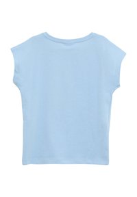 Lichtblauw T-shirt met korte mouwen en een ronde halslijn, van zacht materiaal en met een relaxte pasvorm. Kenmerkt zich door een schone, eenvoudige ontwerp zonder patronen.