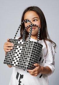 BOX BASKET UNISEX - Håndveske - black/white