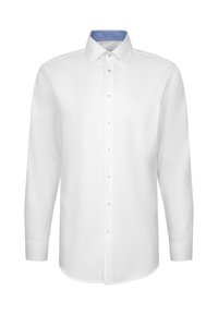 Chemise longue blanche à manches longues avec poche avant, fermeture par boutons et détail intérieur de col à motif bleu.
