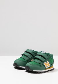 New Balance IV500YG - Lära-gå-skor - team forest green