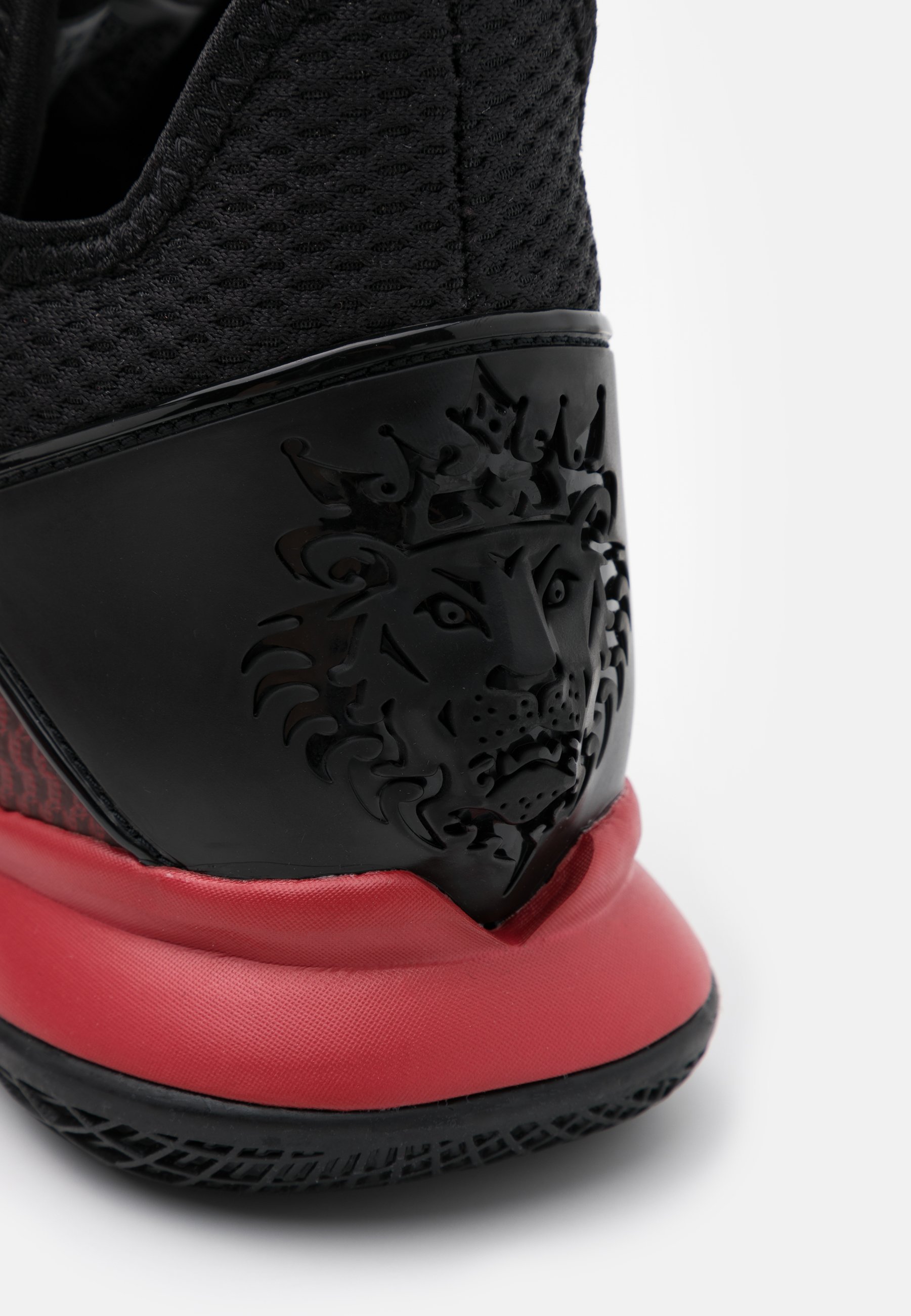 Nike Performance LEBRON WITNESS IV - Basketballsko - black/gym red/university red Nike Performance LEBRON WITNESS IV - Basketballsko - black/gym red/university red