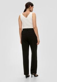 s.Oliver BLACK LABEL Broek - schwarz