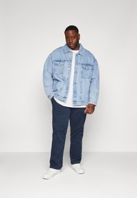YOURTURN UNISEX - Jednoduché tričko - white
