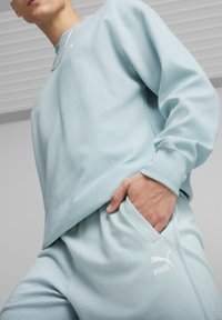 Puma CLASSICS MIT WAFFELSTRUKTUR - Treningo apatinė dalis - turquoise surf