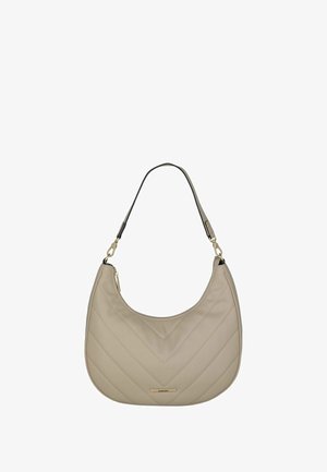 Beige gesteppte Schultertasche mit einer geschwungenen Form, goldenen Hardware-Akzenten und einer glatten Textur; verfügt über einen einzelnen verstellbaren Trageriemen.