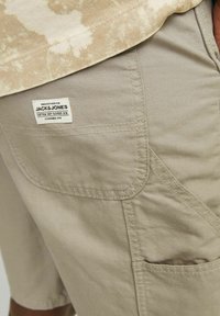 Jack & Jones Shorts - crockery