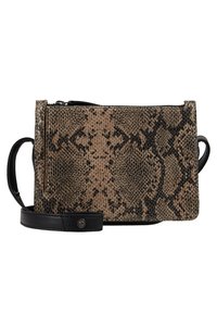 Borsa a tracolla con motivo serpente in tonalità beige e nera, dotata di una tracolla nera e chiusura con zip, che mostra un design elegante e texture accattivante.