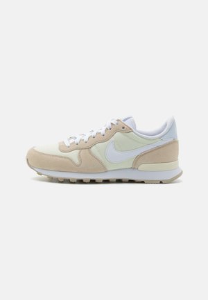 womens nike sale clothing