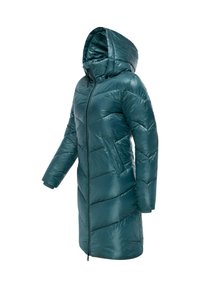 Teal puffer jas met capuchon, met een rits aan de voorkant, diagonaal gestikt patroon en zijzakken. Textuur, glanzende stof.