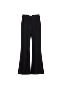 Pantalon noir évasé en tissu texturé, avec une taille haute et une coupe droite nette s'étendant jusqu'à un large ourlet.