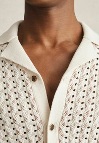 Reiss REGULAR FIT - ROULETTE TEXTURED CUBAN COLLAR  - Overhemd - natural
