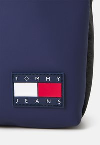 Tommy Jeans DAILY REPORTER - Borsa a tracolla - yale navy