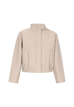 Beige læderjakke med høj krave, to sidelommer og et kort design; glat tekstur og minimalistiske syningsdetaljer.