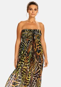 Sukienka bez ramiączek z przezroczystego, lekkiego materiału w wielokolorowy wzór zwierzęcy. Marszczona talia i zwiewny krój.