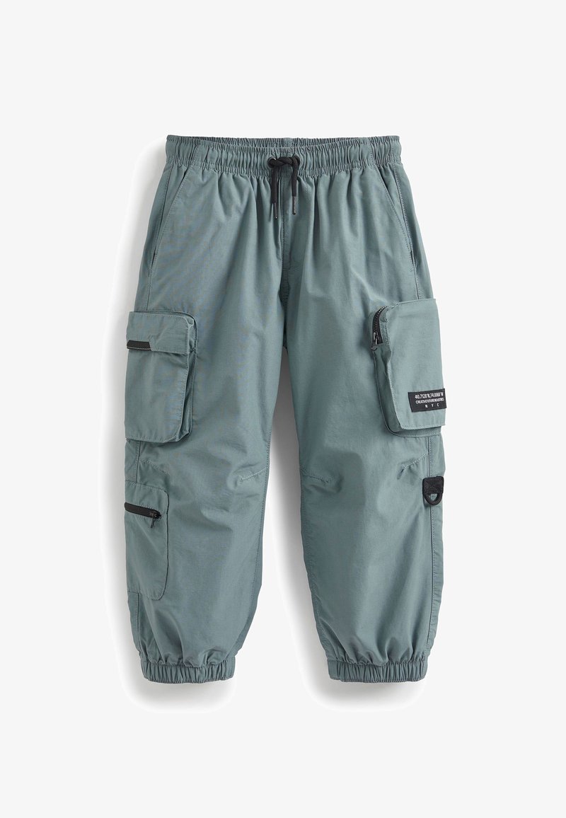 Cargo-Hosen aus leicht graublauem Stoff mit elastischem Taillenbund und Kordelzug. Verfügt über mehrere Taschen und Reißverschlüsse für zusätzlichen Stauraum.