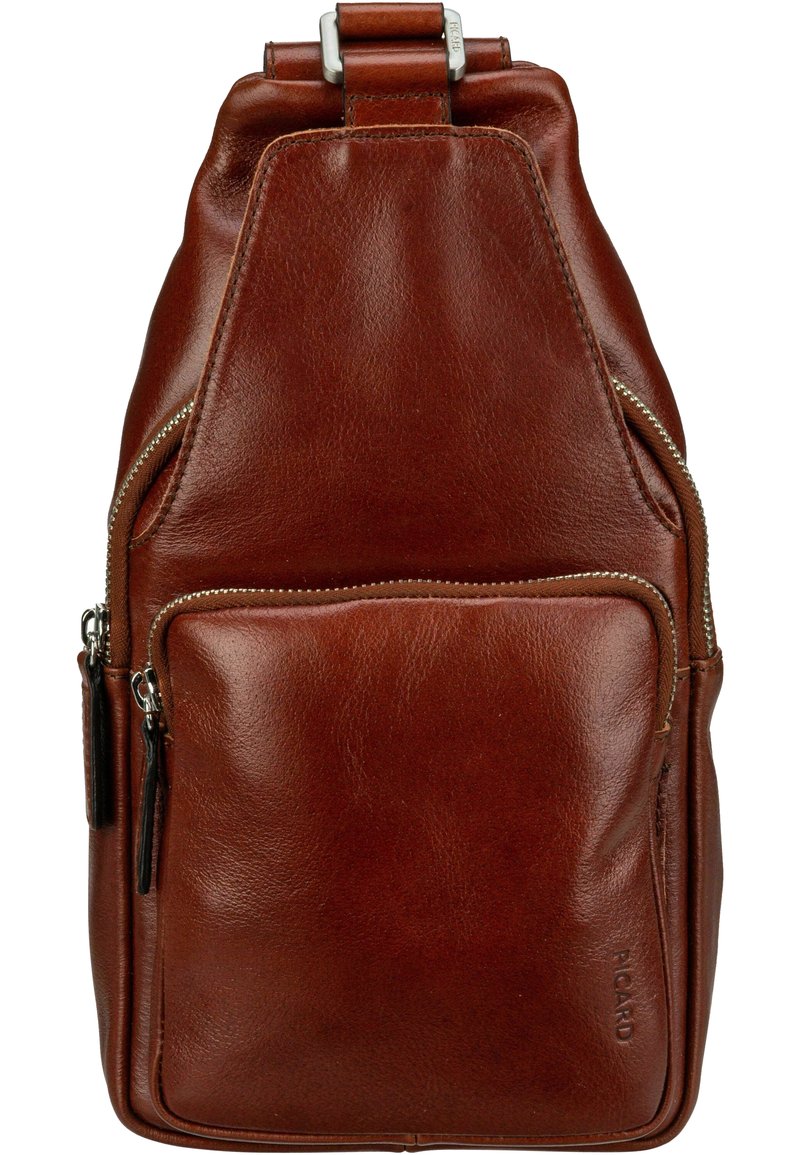 Sac bandoulière en cuir marron avec une texture lisse, doté d'une poignée supérieure, d'une poche zippée à l'avant et d'un logo embossé sur le côté.