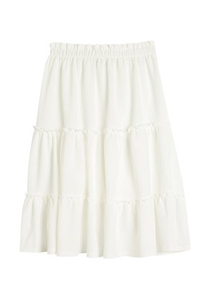 Jupe blanche à volants avec une taille élastique froncée, présentant un tissu texturé et des bords froncés sur chaque niveau.