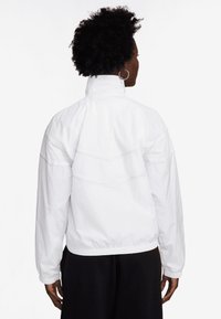 Nike Sportswear Spordijakk - white