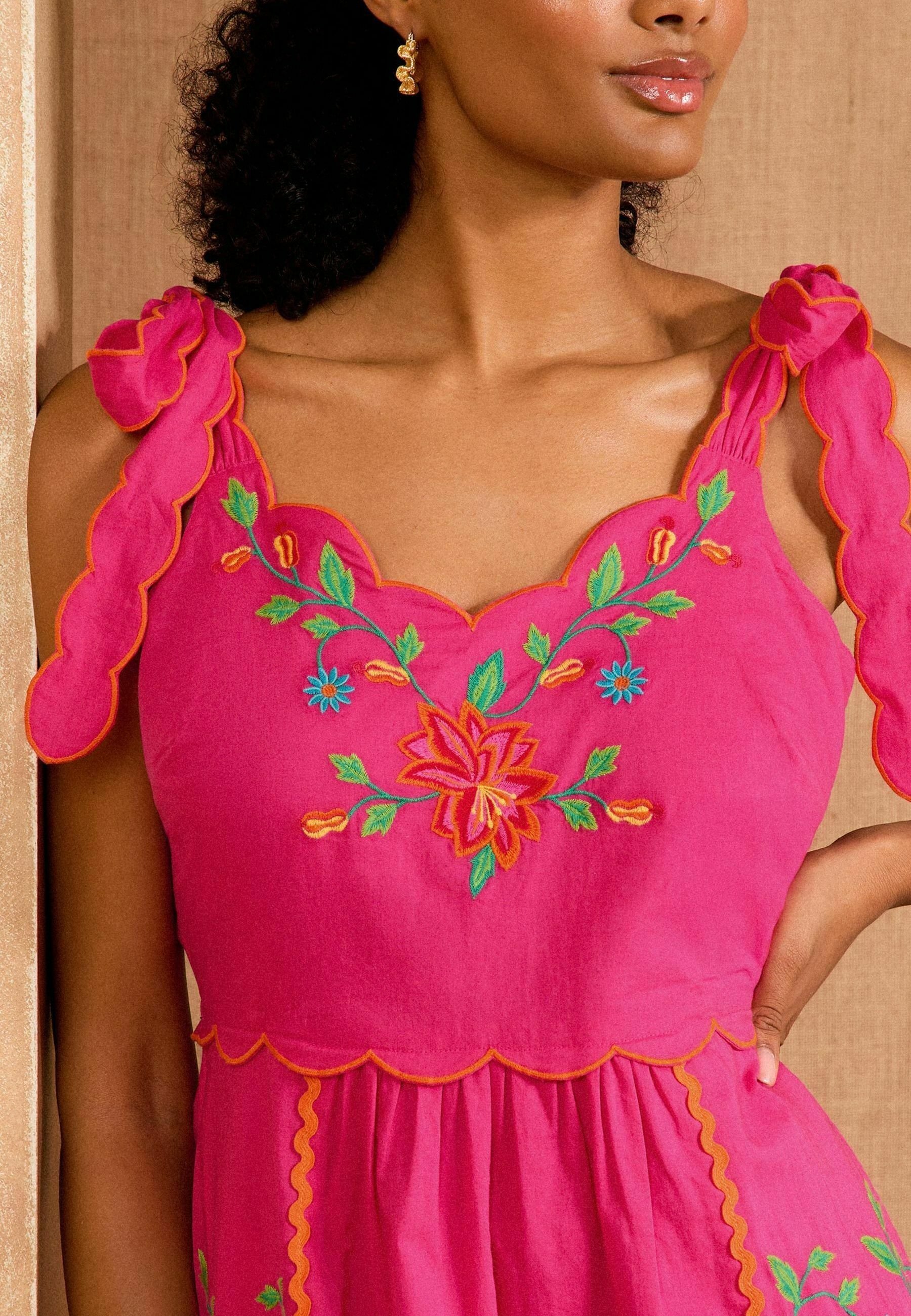 Love & Roses REGULAR FIT - EMBROIDERED SCALLOP DETAIL MIDI