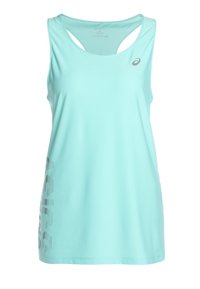 Jasnoniebieski sportowy top na ramiączkach z wycięciem typu scoop neck i wycięciem racerback. Posiada teksturowane logo i graficzny detal z boku.