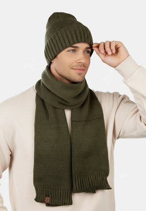 SCJ, SET, khaki