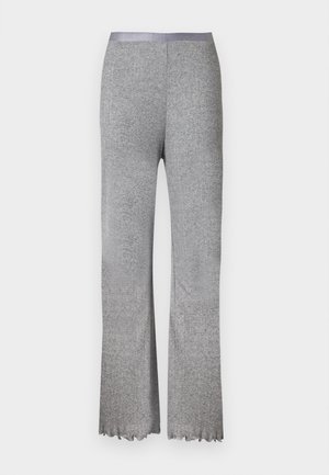 Sivé pletené rozšírené nohavice s hladkým pásom. Majú rebrovanú textúru a zvlnené lemovanie na spodnej časti.