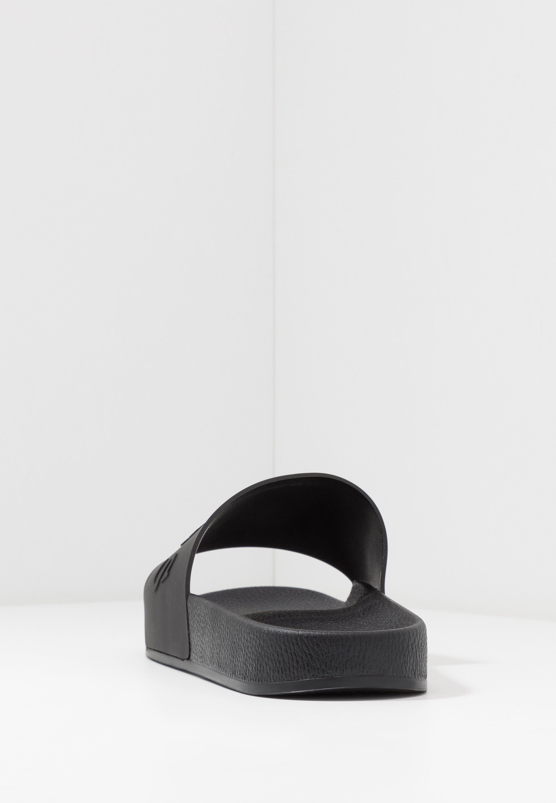 guess men slides
