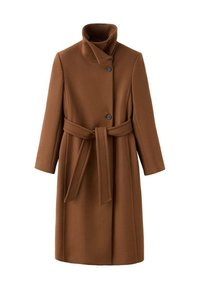 Bruine wollen jas met een hoge kraag, sluiting met een enkele knoop en een bijpassende riem. Voorzien van lange mouwen en een rechte silhouet.
