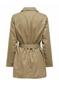 Khaki trench coat z dolgimi rokavi, pasom, in hrbtnim zračnikom. Gladka tekstura z klasičnim ovratnikom in oblikovanim hrbtom.