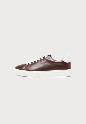 Versace SNEAKER - Tenisky - castagna/white