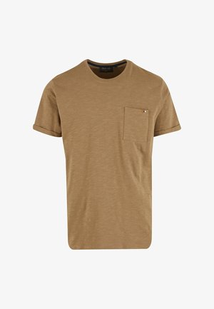 Barna, rövid ujjú pamut keverék póló, mellzsebbel, melyen egy kis hangsúlyos logó található. Kerek nyakkivágású és felgöngyölített ujjak jellemzik.