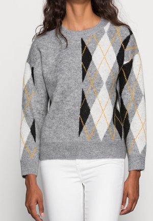 Maglione grigio a maglia con motivo argyle in nero, bianco e giallo, maniche lunghe e scollatura a girocollo. Finitura testurizzata.